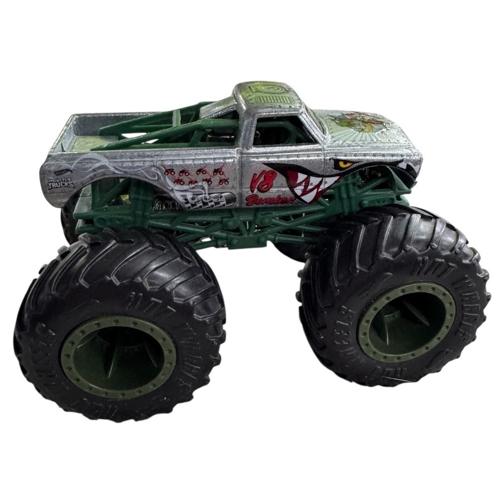 Hot‎ Wheels 1:24 V8 BOMBER Diecast Monster Truck 2018 euc
